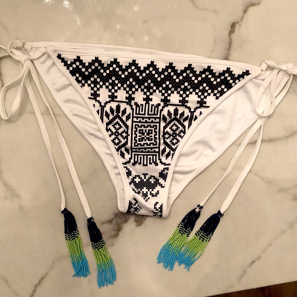 NWOT Rococo Sand M Black White Bottoms Beaded swim